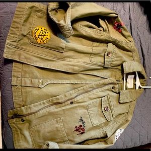 Gymboree Green Jacket with patches and embroidery Gently worn Zips up the front